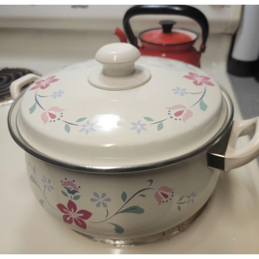 Vintage 6 quarts Enamel flower ‎ Pattern Pot w/Lid